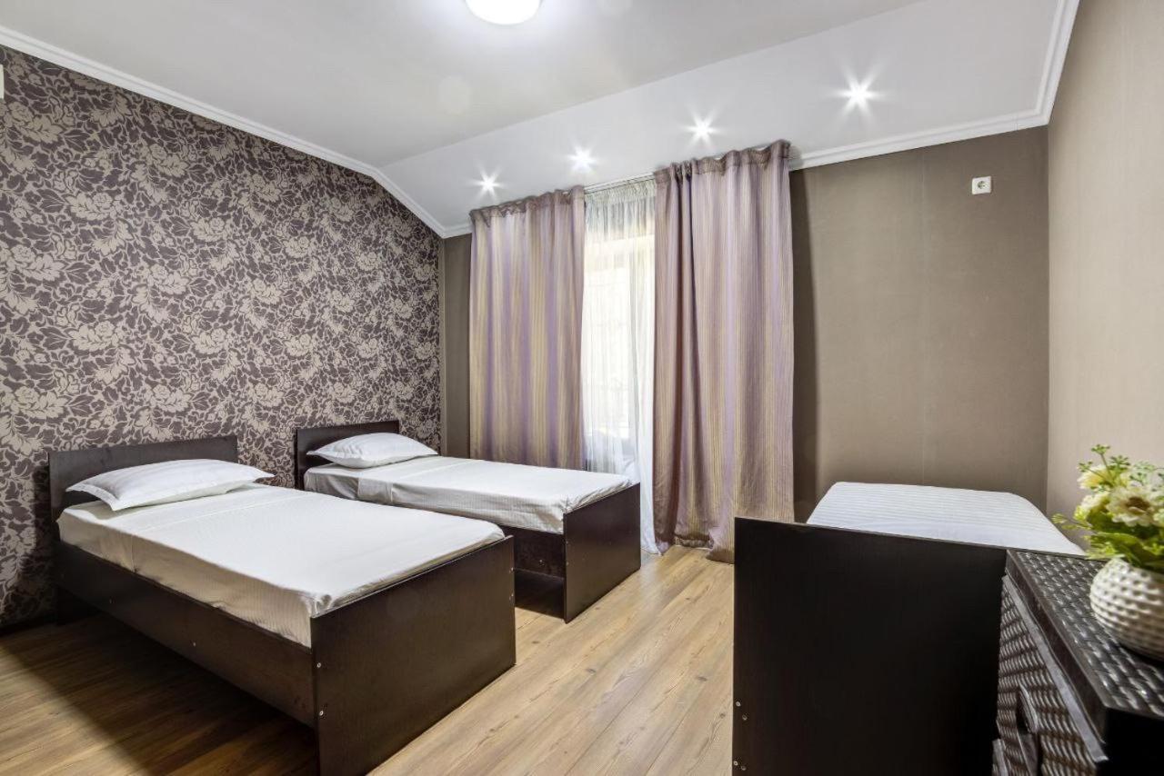 Opera Bed&Breakfast Бішкек Екстер'єр фото