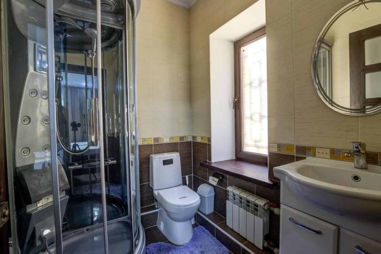 Opera Bed&Breakfast Бішкек Екстер'єр фото