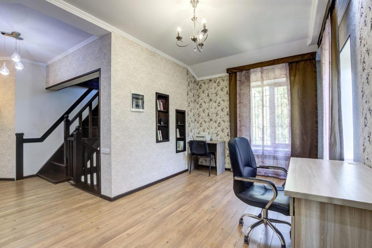 Opera Bed&Breakfast Бішкек Екстер'єр фото